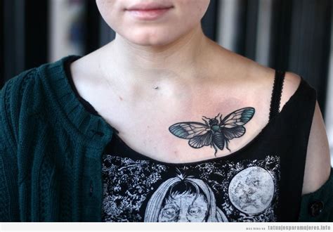 los mejores tatuajes en el pecho para mujeres|Tatuajes para mujeres en el PECHO: 30 diseños ATREVIDOS y。